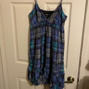 Kenzie Pretty 100% Silk Dress, Size 4, spaghetti strap shoulders.